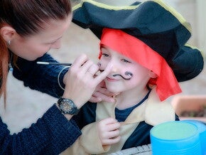 Maquiagem infantil: pode usar?