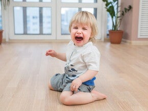 criança fazendo birra 