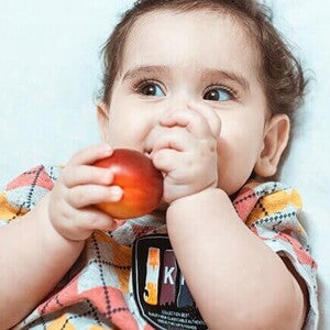 O que eu posso fazer quando meu pequeno só quer comer um tipo de fruta?