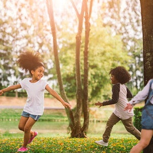 Atividades ao ar livre são essenciais para o desenvolvimento infantil Atividades ao ar livre são essenciais para o desenvolvimento infantil