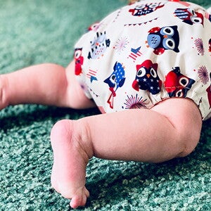 bebê com fralda de pano bebê com fralda de pano