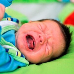 bebe_chorando_de_colica bebe_chorando_de_colica