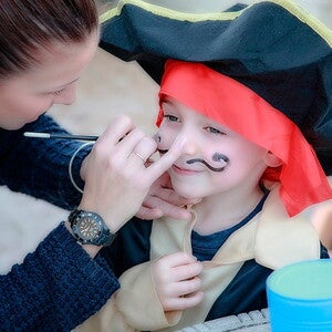 Maquiagem infantil: pode usar? Maquiagem infantil: pode usar?
