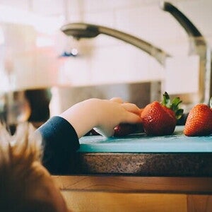 O meu bebê pode comer entre as refeições? O meu bebê pode comer entre as refeições?