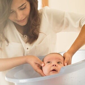 Ofurô para bebês: conheça a técnica para acalmar o seu filho