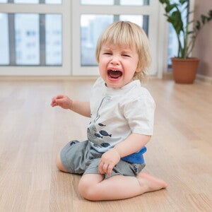 criança fazendo birra 