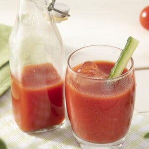 Copo transparente com Suco de Tomate Copo transparente com Suco de Tomate