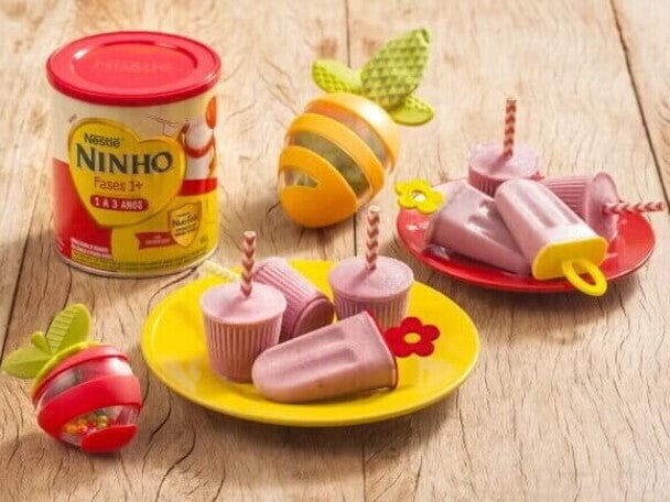 PICOLÉ DE MORANGO E BANANA COM NINHO FASES 1+