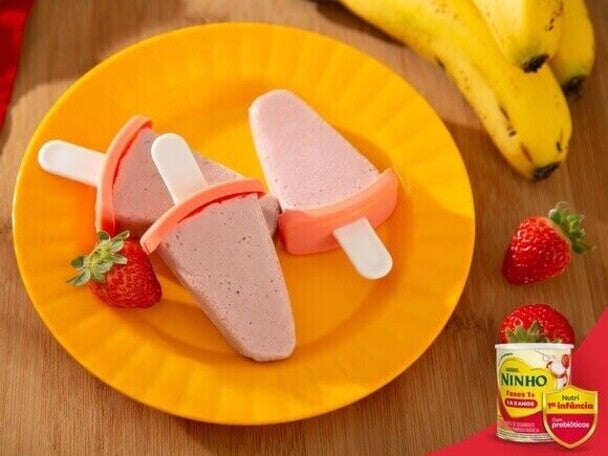 PICOLÉ DE MORANGO E BANANA COM NINHO FASES 1+