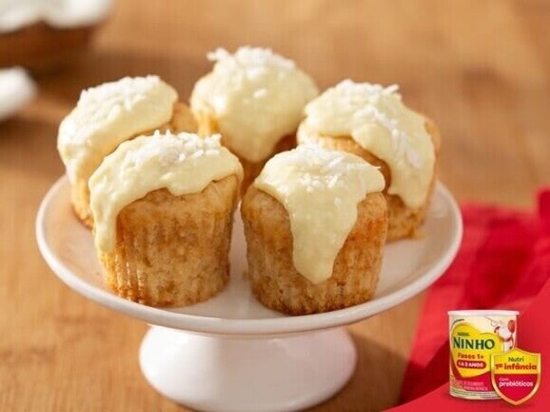 BOLINHO DE COCO COM NINHO FASES 1+