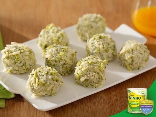 Snack de Brócolis e Queijo com NINHO Fases 3+