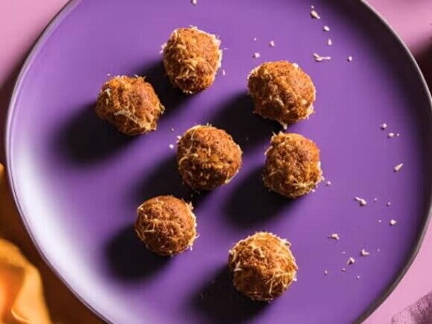 Receita de Trufas de Cenoura com Uva Passa e NINHO Fases 3+