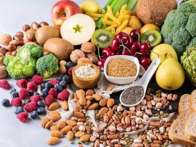 Vários tipos de frutas, legumes, sementes e oleaginosas são alguns dos alimentos que soltam o intestino Vários tipos de frutas, legumes, sementes e oleaginosas são alguns dos alimentos que soltam o intestino