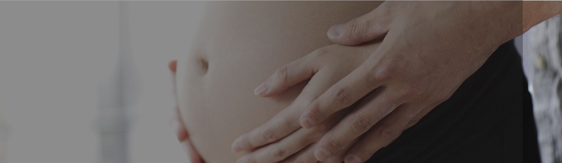 Barriga de mãe grávida